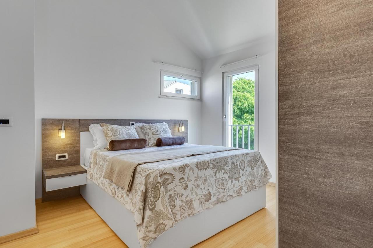 Luxury Two-Floor Apartment In Petrcane With Garden And Pool Exterior foto